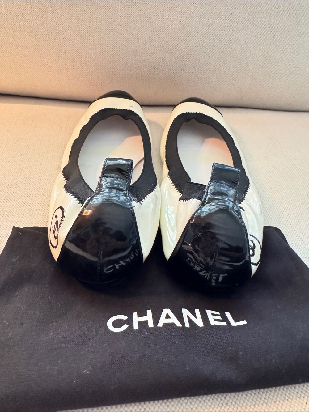 CHANEL Monochrome Patent Leather Elastic Cap Toe Ballet Flats, EU 42 - Picture 7 of 11